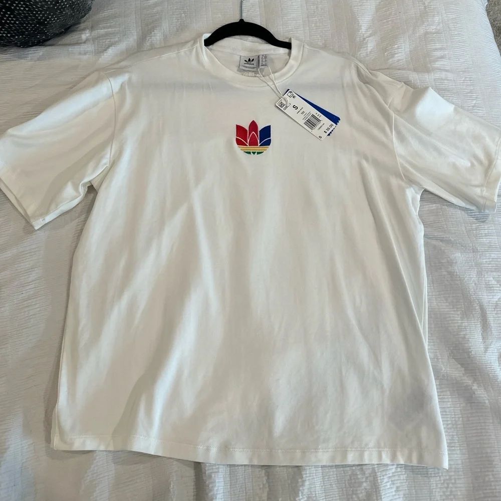 *NWT* Adidas Tshirt